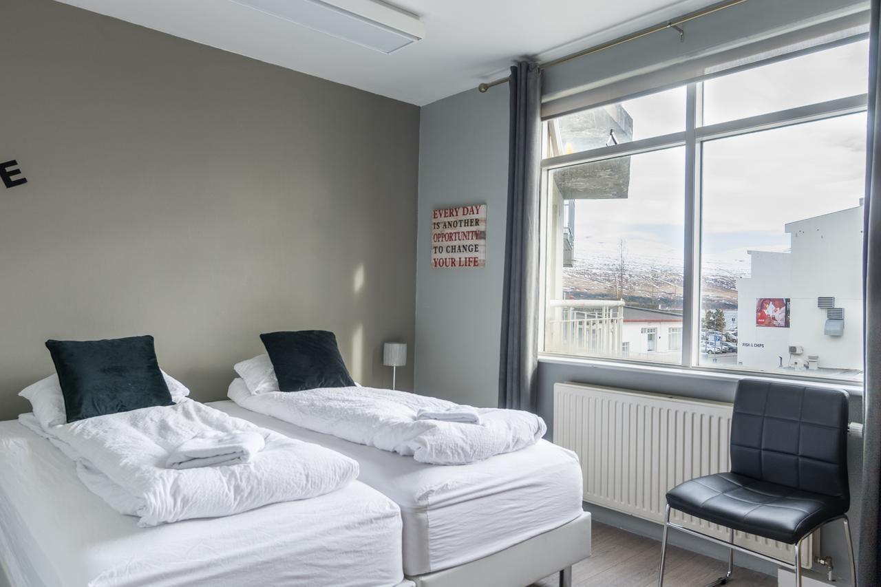 Town Square Guesthouse アークレイリ エクステリア 写真