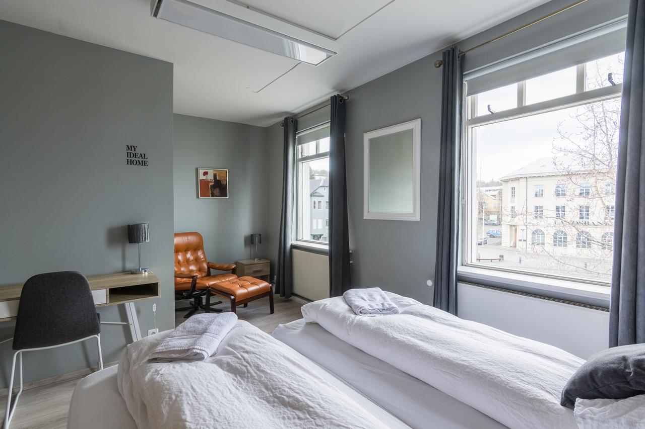 Town Square Guesthouse アークレイリ エクステリア 写真