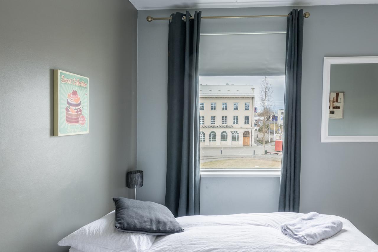 Town Square Guesthouse アークレイリ エクステリア 写真
